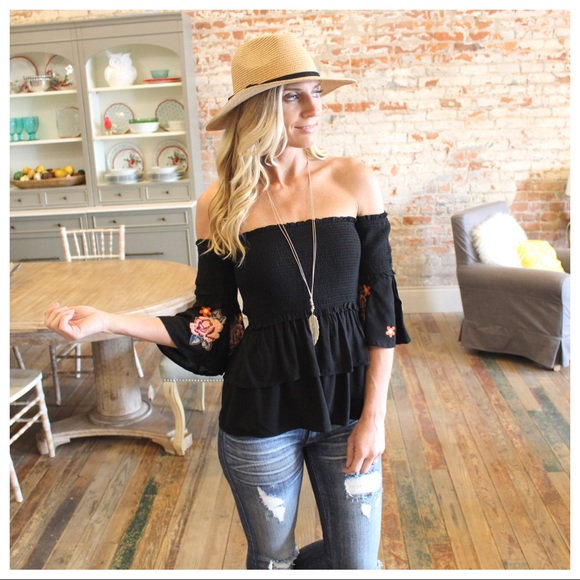 🌞SUMMER SALE🌞Black embroidered ruffle top - Picture 2 of 3